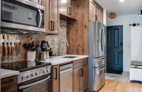 Bend Condo | Newly Remodeled Luxury Condo at Seventh Mountain Resort Close to Mt Bachelor