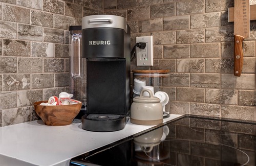 Bend Condo | Newly Remodeled Luxury Condo at Seventh Mountain Resort Close to Mt Bachelor