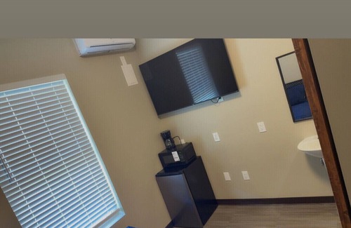 Mattoon Hotel | Newly Remodeled! Mattoon - A9 - Queen Room