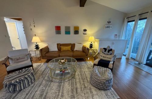 Lake Geneva Apartment | Newly Remodeled Mid-Century Modern Lake Condo
