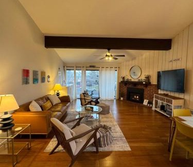 Lake Geneva Apartment | Newly Remodeled Mid-Century Modern Lake Condo