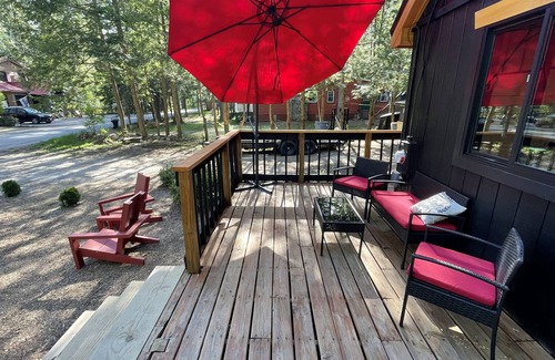 Lake Luzerne-Hadley Cabin | Newly Remodeled Modern Cabin, 1/10th mile to Beach