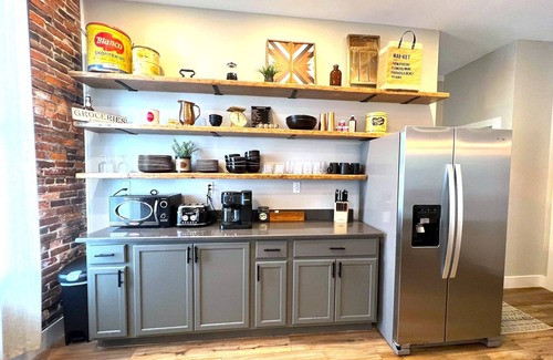 Sandusky Apartment | NEWLY REMODELED-Modern 3bd/2bth Apt in downtown Sandusky