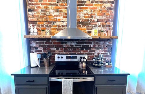 Sandusky Apartment | NEWLY REMODELED-Modern 3bd/2bth Apt in downtown Sandusky