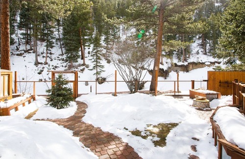 Lyons House | Newly remodeled mountain cabin near Estes Park and Lyons!