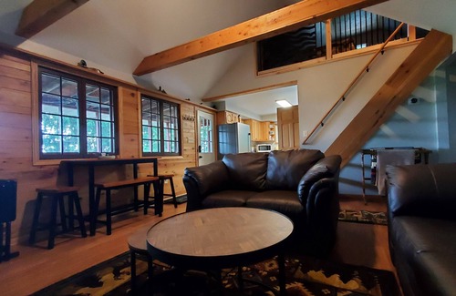 Brownsville Cabin | Newly remodeled, multifunctional, secluded retreat w/views of Mississippi River