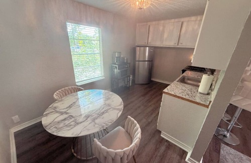 Northside Apartment | Newly Remodeled Oasis | Fast WiFi + Vit C Shower