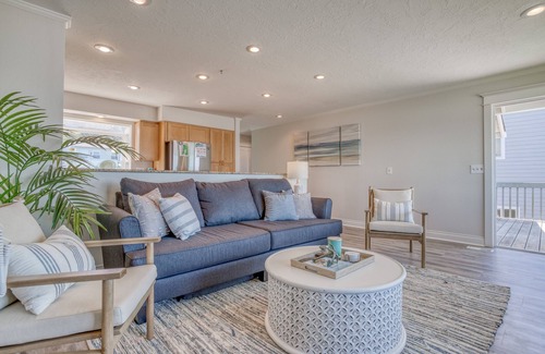 Roads End House | Newly Remodeled Ocean Front Home In Road's End w/Fabulous Amenities!