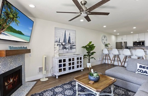 Townsite Condo | Newly remodeled Oceanview/Beach condo, steps from the sand!