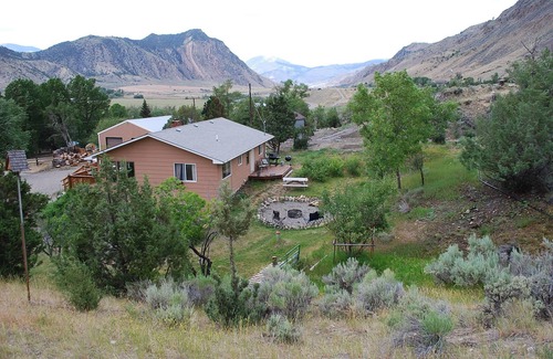 Gardiner House | Newly remodeled on 13 Acre horse ranch. 5 mins from Yellowstone National Park