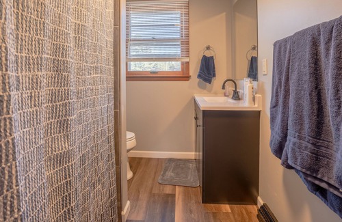 Thayer House | Newly Remodeled on 3 Acres, across from Golf Course!