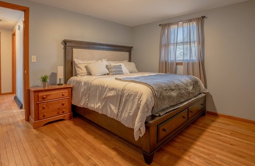 Thayer House | Newly Remodeled on 3 Acres, across from Golf Course!