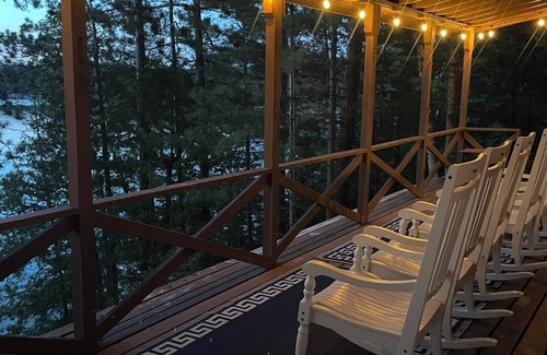 Hillman House | Newly Remodeled! Peaceful and Private Lakefront, The Avalon Sunshine Cottage