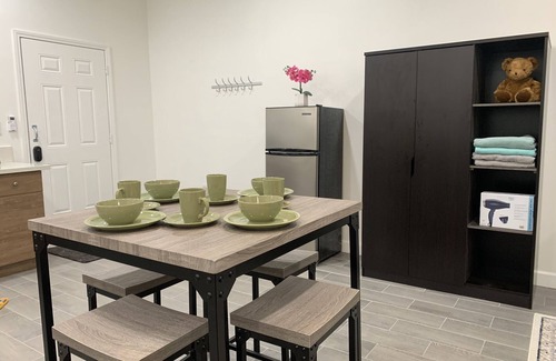 Quartz Hill House | Newly Remodeled Private Studio Home