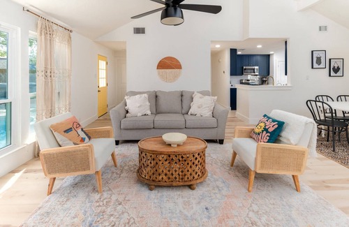 South Creek House | Newly Remodeled, Private Pool & Hot Tub, Xbox, Ping Pong, Foosball, Fully-equipped Kitchen