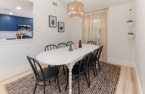 South Creek House | Newly Remodeled, Private Pool & Hot Tub, Xbox, Ping Pong, Foosball, Fully-equipped Kitchen