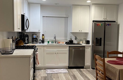 Vista Apartment | Newly Remodeled Quiet 2 Bedroom apartment near shopping, beach and attractions