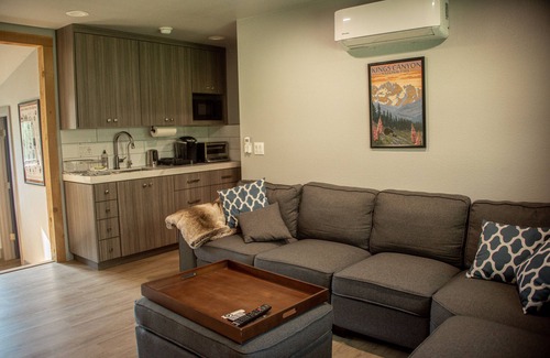 Miramonte Cabin | Newly remodeled ranch bunkhouse, just 35 min from Kings Canyon