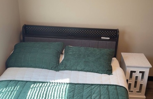 Mattoon House | Newly Remodeled! - Room A1 - Queen Room Private Bath, Shared Shower (Lockable)
