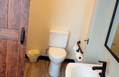 Mattoon House | Newly Remodeled! - Room A1 - Queen Room Private Bath, Shared Shower (Lockable)