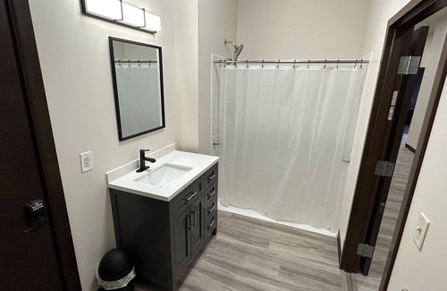 Mattoon House | Newly Remodeled! - Room A1 - Queen Room Private Bath, Shared Shower (Lockable)