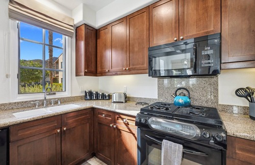 La Quinta Condo | Newly Remodeled! Single Story Townhome, Spanish Fountain View, Pet Friendly! - Lower (H90-2)