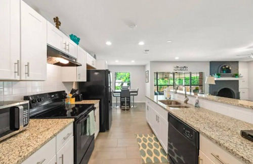 Vance Jackson House | Newly remodeled spacious home in great location