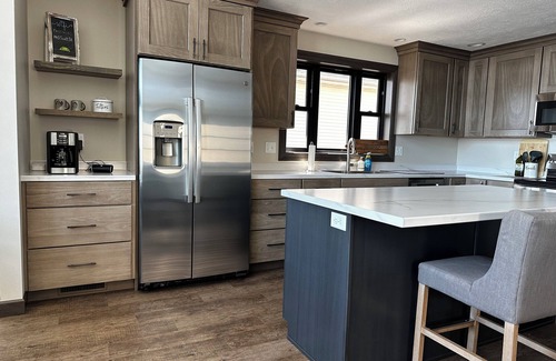 Hayes House | ~ NEWLY REMODELED~ Spacious 4-bedroom house with WiFi on beautiful Storm Lake