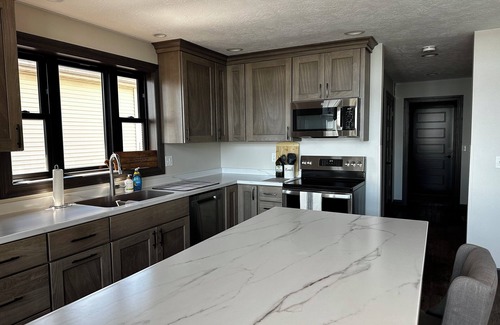 Hayes House | ~ NEWLY REMODELED~ Spacious 4-bedroom house with WiFi on beautiful Storm Lake