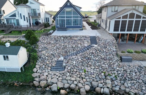Hayes House | ~ NEWLY REMODELED~ Spacious 4-bedroom house with WiFi on beautiful Storm Lake