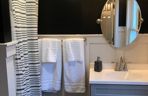 Marquette Apartment | Newly Remodeled Spacious Downtown Apt blocks away from Lake Superior