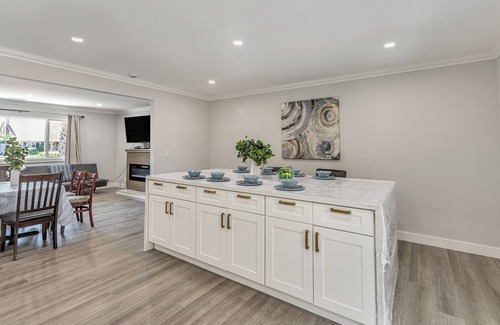 Silver Creek House | Newly Remodeled Spacious 5-bedroom house in SJ with FREE/WIFI/LAUNDRY/PARKINGS