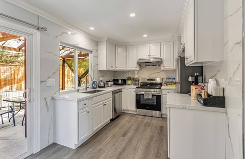 Silver Creek House | Newly Remodeled Spacious 5-bedroom house in SJ with FREE/WIFI/LAUNDRY/PARKINGS