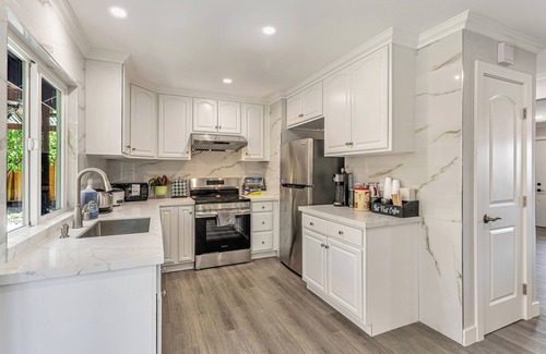 Silver Creek House | Newly Remodeled Spacious 5-bedroom house in SJ with FREE/WIFI/LAUNDRY/PARKINGS