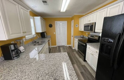 Southwind House | Newly remodeled Spacious 6 BR home in East Memphis