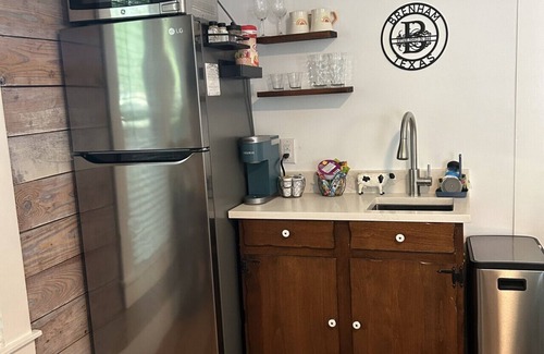 Brenham House | Newly remodeled studio near downtown Brenham