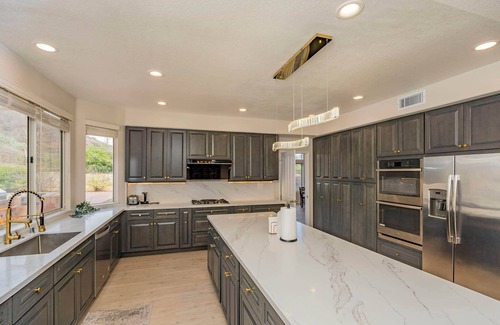 Valle Lindo House | Newly Remodeled Suburban House