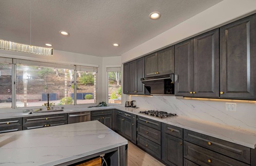 Valle Lindo House | Newly Remodeled Suburban House