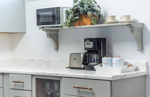 Audubon Apartment | Newly Remodeled Unit near Louisville Expo Center/Churchill Downs