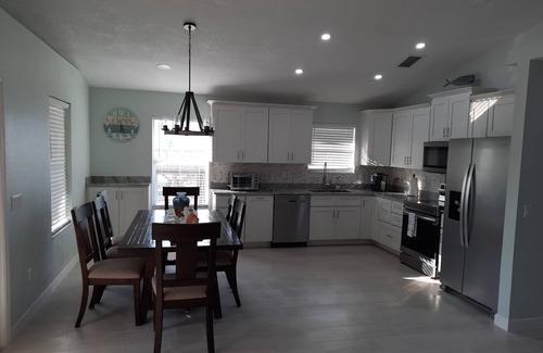 Palm Island House | Newly Remodeled & Upgraded Home w Deck, Bar, PingPong Area Volleyball Sand Court