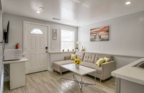 Westlake Apartment | NEWLY REMODELED UPPERCLASS 2 BD 1 BA OCEANVIEW
