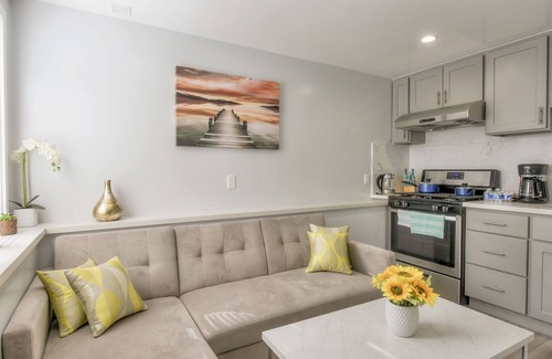 Westlake Apartment | NEWLY REMODELED UPPERCLASS 2 BD 1 BA OCEANVIEW
