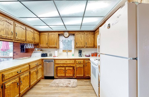 Eureka Springs House | Newly remodeled lakefront home with views of Beaver Lake & Beaver Dam