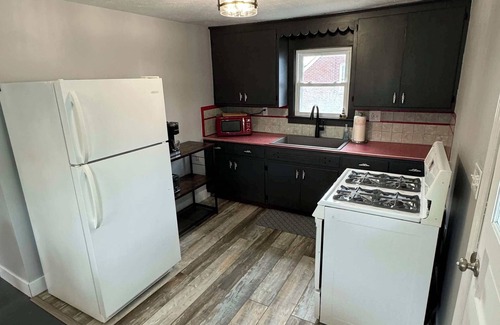 Fairport Harbor House | Newly Remodeled 2-Bedroom Unit in Fairport Harbor