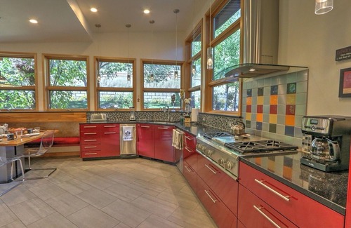 Glenwood Springs House | Newly Remodeled, Bright & Spacious Modern Home, 15 min Walk to Downtown & Pools!