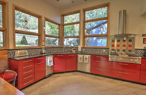 Glenwood Springs House | Newly Remodeled, Bright & Spacious Modern Home, 15 min Walk to Downtown & Pools!