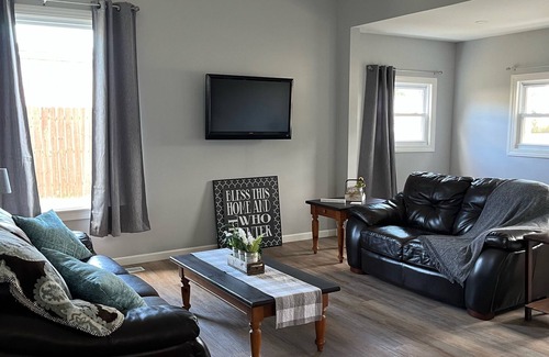 Mount Sterling House | Newly Remodeled Town House!