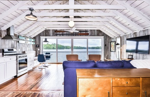 Lake Tomahawk Apartment | Newly Remodeled with amazing views on the Minocqua Chain of Lakes Cabin!