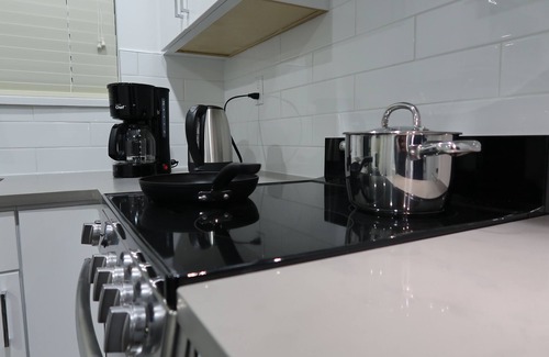 Knight House | Newly remodelled Charming 1 bedroom with AC, Wife, Heating and Easy parking