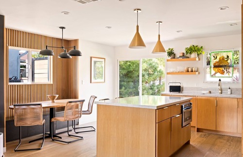 Los Angeles House | Newly Remodled 3BR house w/Private Yard and Hot Tub 10 min to Beach & LAX